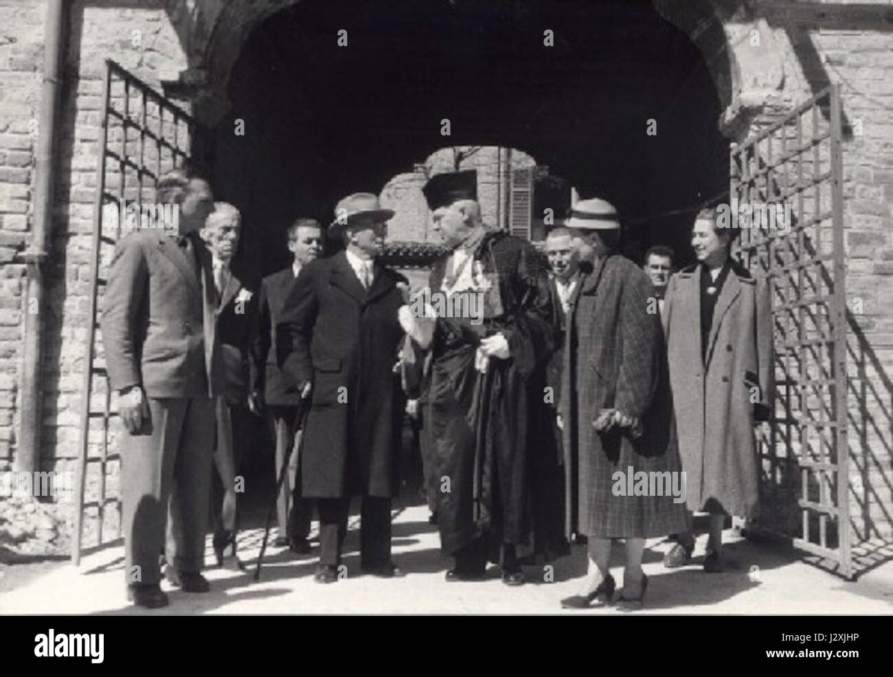 Luigi Einaudi und Plinio Fraccaro waren einflussreiche Persönlichkeiten der italienischen Wirtschaft und des politischen Denkens. Ihre Arbeit trug zur Gestaltung Italyâ der Nachkriegspolitik bei, wobei der Schwerpunkt auf wirtschaftlicher Entwicklung und sozialer Wohlfahrt sowie auf der europäischen Integration lag. Stockfoto