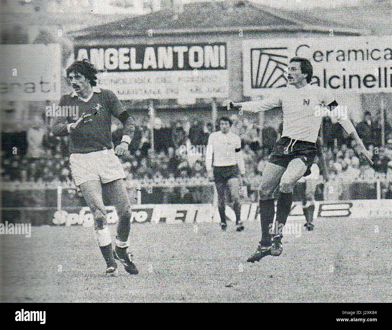 Das Spiel der Serie A 1976-77 zwischen Perugia und Turin endete in einem Unentschieden von 1-1. Die wichtigsten Spieler Aldo Agroppi und Renato Zaccarelli waren während des Spiels bekannt. Dieses Spiel ist Teil der Geschichte der italienischen Fußballliga und spiegelt die Wettbewerbscharakteristik der Serie A in den 1970er Jahren wider Stockfoto