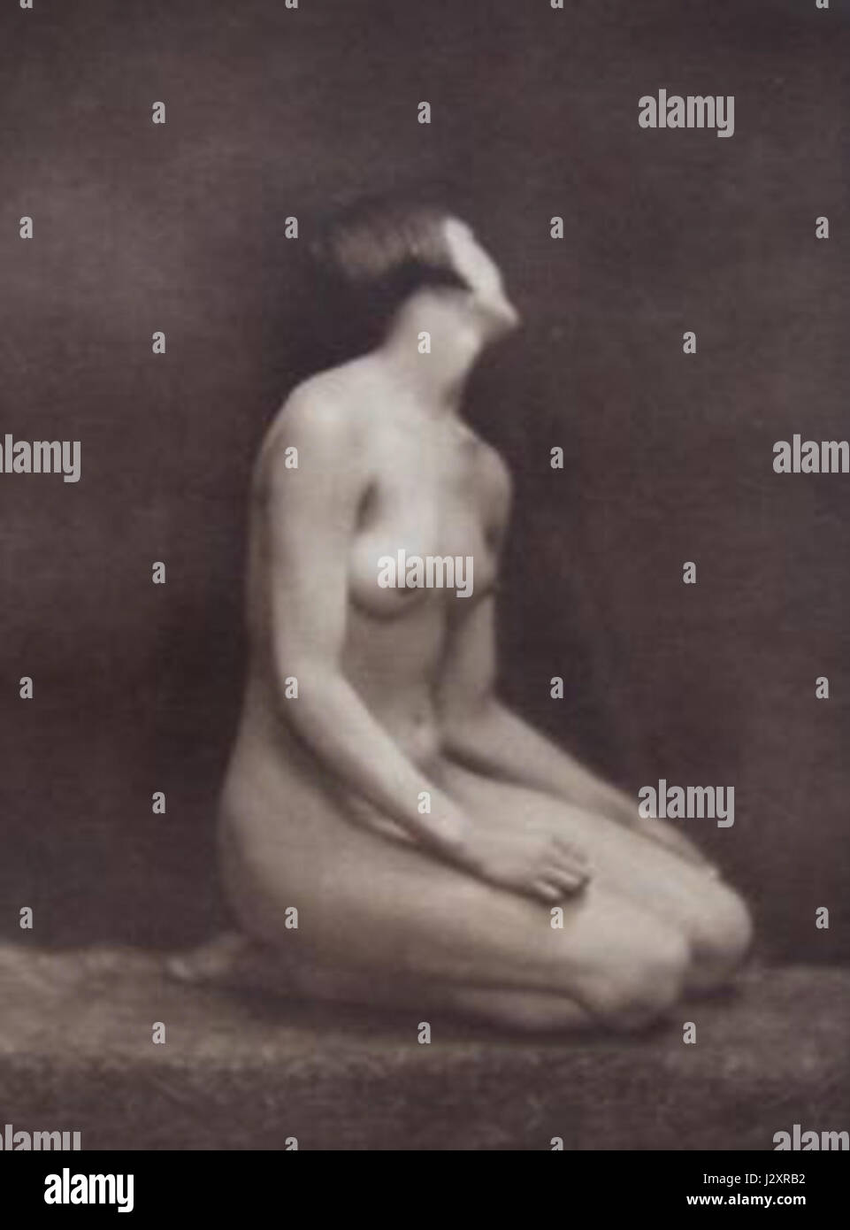 Dieses Art déco-Portfolio umfasst eine Sammlung von Designs, Illustrationen und Kunstwerken aus der Art déco-Zeit. Das Portfolio hebt den unverwechselbaren visuellen Stil der Zeit hervor, einschließlich geometrischer Formen, kräftiger Farben und komplizierter Designs, die die kulturellen und künstlerischen Trends des frühen 20. Jahrhunderts repräsentieren. Stockfoto