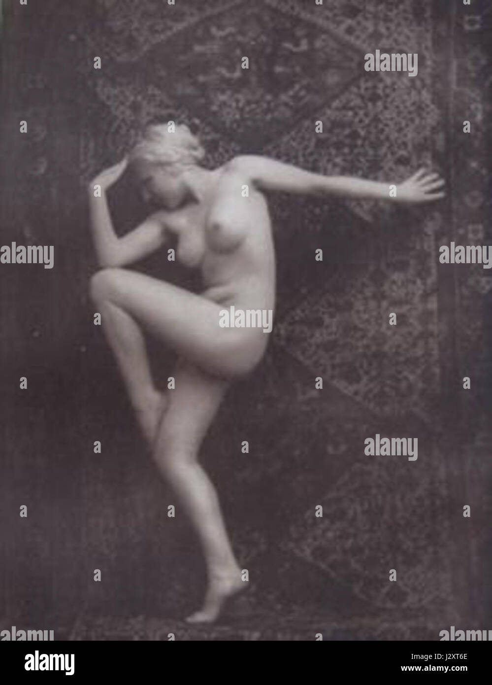 Das Art déco-Portfolio 31 enthält eine Sammlung von Kunstwerken und Entwürfen aus der Art déco-Bewegung, die Anfang des 20. Jahrhunderts blühte. Das Portfolio zeigt architektonische und dekorative Stücke, die sich durch auffällige geometrische Formen, lebendige Farben und luxuriöse Materialien auszeichnen. Stockfoto