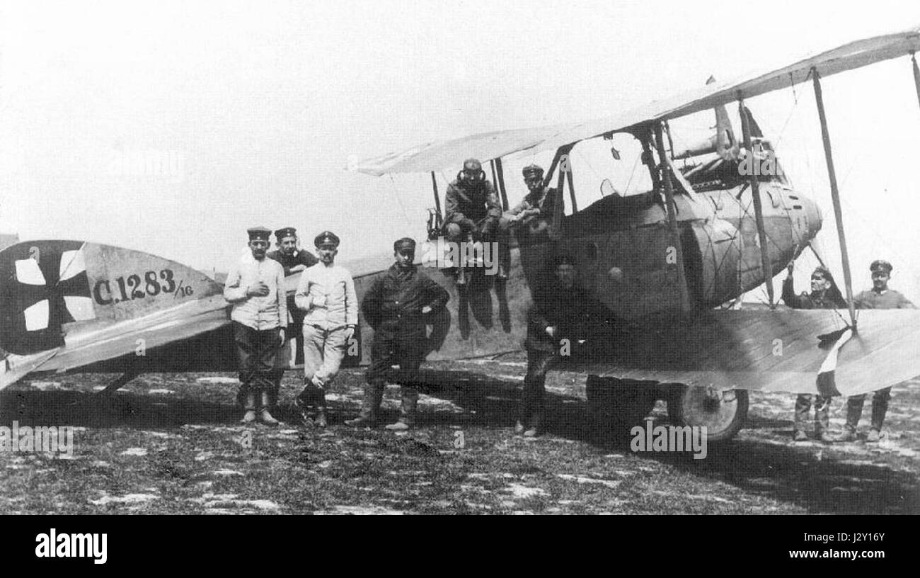 Das C.. VII ist ein Hinweis auf ein Flugzeugmodell, das möglicherweise während des Ersten Weltkriegs verwendet wurde Die Flugzeuge der VII-Serie wurden von einem europäischen Hersteller hergestellt und waren integraler Bestandteil der militärischen Aufklärungs- und Unterstützungsmissionen während des Konflikts. Stockfoto