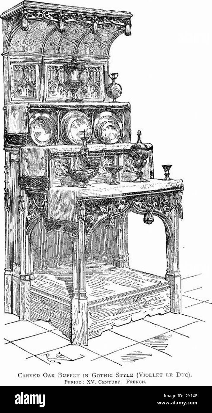 Dieses Büfett aus geschnitzter Eiche im französischen gotischen Stil ist ein Beispiel für die Handwerkskunst des 15. Jahrhunderts. Die detailgetreuen Holzarbeiten zeigen komplizierte Designs und Muster, die typisch für gotische Kunst sind, und zeichnen sich durch Spitzbögen und kunstvolle Schnitzereien aus. Stockfoto