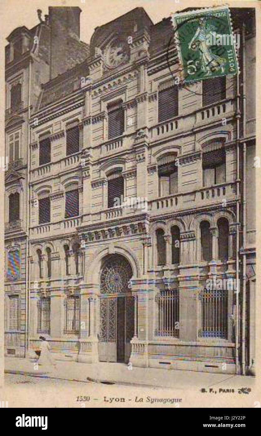 Diese Postkarte aus dem Jahr 1908 zeigt Syna, Lyon, und bietet einen Einblick in das französische Leben im frühen 20. Jahrhundert. Es bietet einen Blick auf Lyon, der die Architektur und Kultur der Zeit widerspiegelt und einen Einblick in die städtische Entwicklung und die französische Gesellschaft während dieser Zeit bietet. Stockfoto