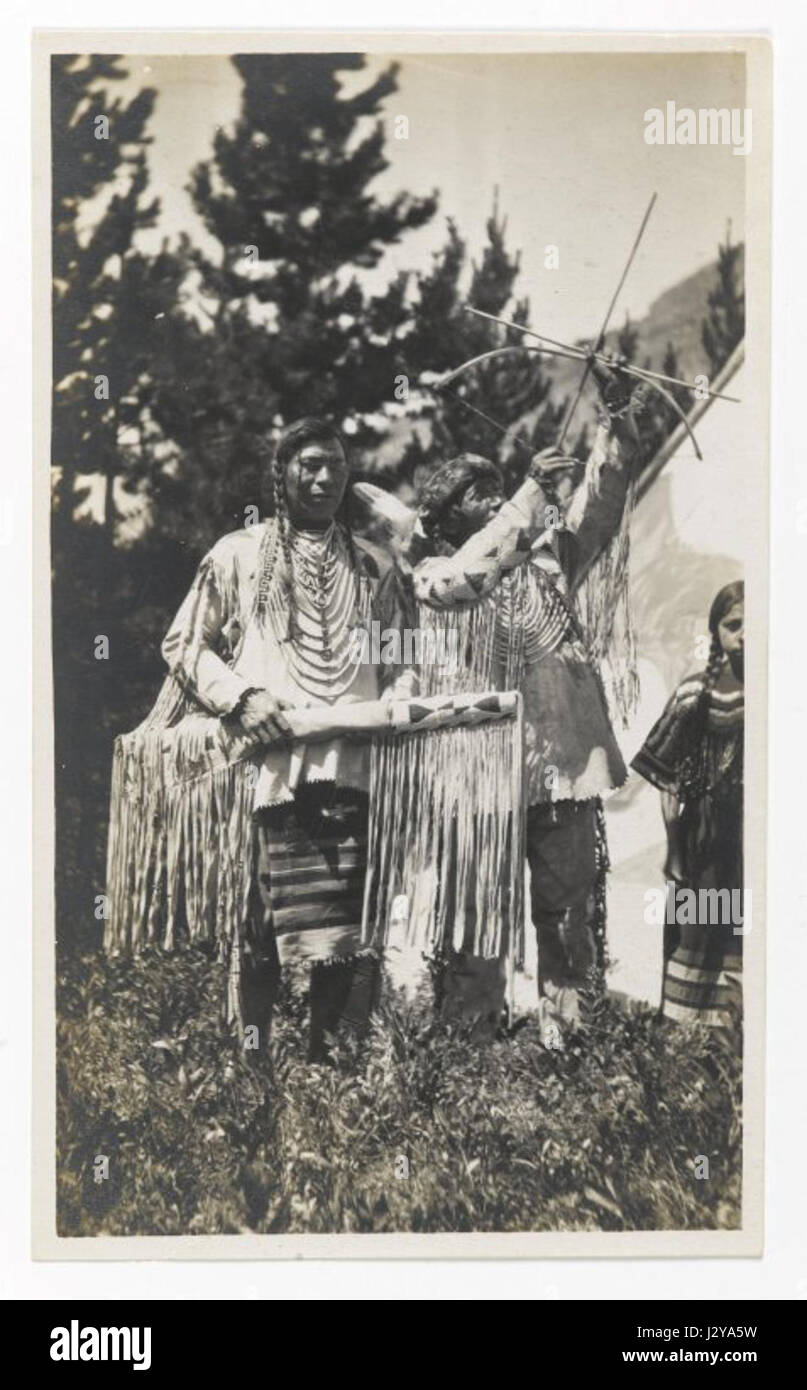 Brooklyn Museum - Untitled (zwei Häuptlinge eines mit Pfeil und Bogen) Stockfoto