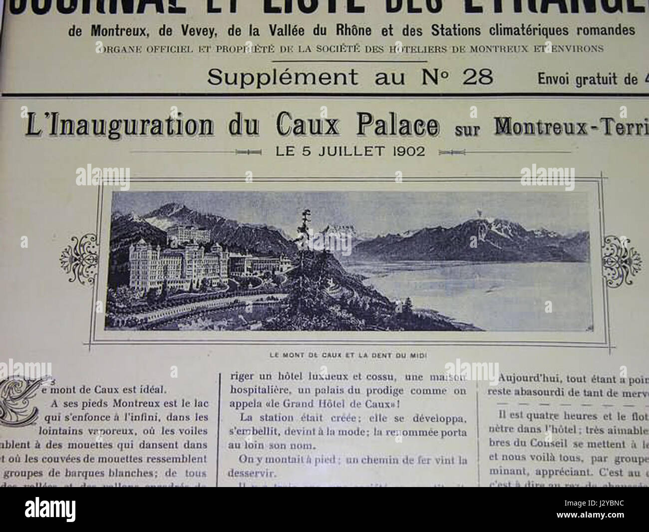 Das 1902 erbaute Caux Palace ist ein historisches Hotel in Montreux, Schweiz. Es ist bekannt für seine atemberaubende Aussicht auf den Genfer See und seine historische Bedeutung, wo im Laufe der Jahre zahlreiche wichtige Veranstaltungen und Persönlichkeiten stattfanden. Die Architektur des Palastes spiegelt Luxus aus dem frühen 20. Jahrhundert und Schweizer Eleganz wider. Stockfoto