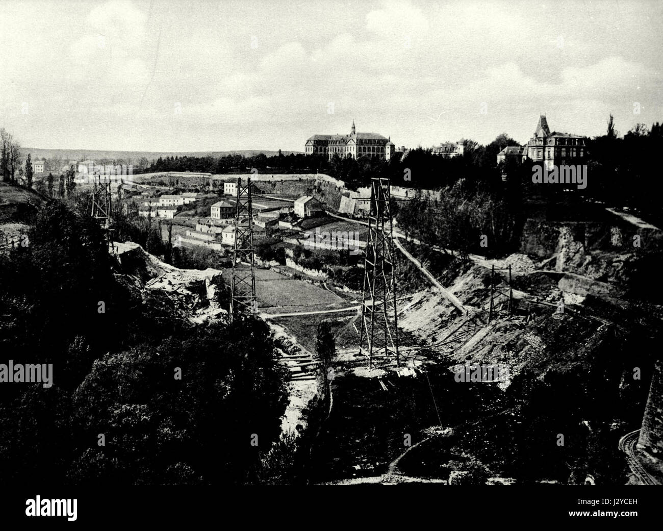 Die Bernhoeft Adolphe Bridge-75 ist eine bemerkenswerte Brückenkonstruktion, die für ihre technische Konstruktion und historische Bedeutung bekannt ist. Stockfoto