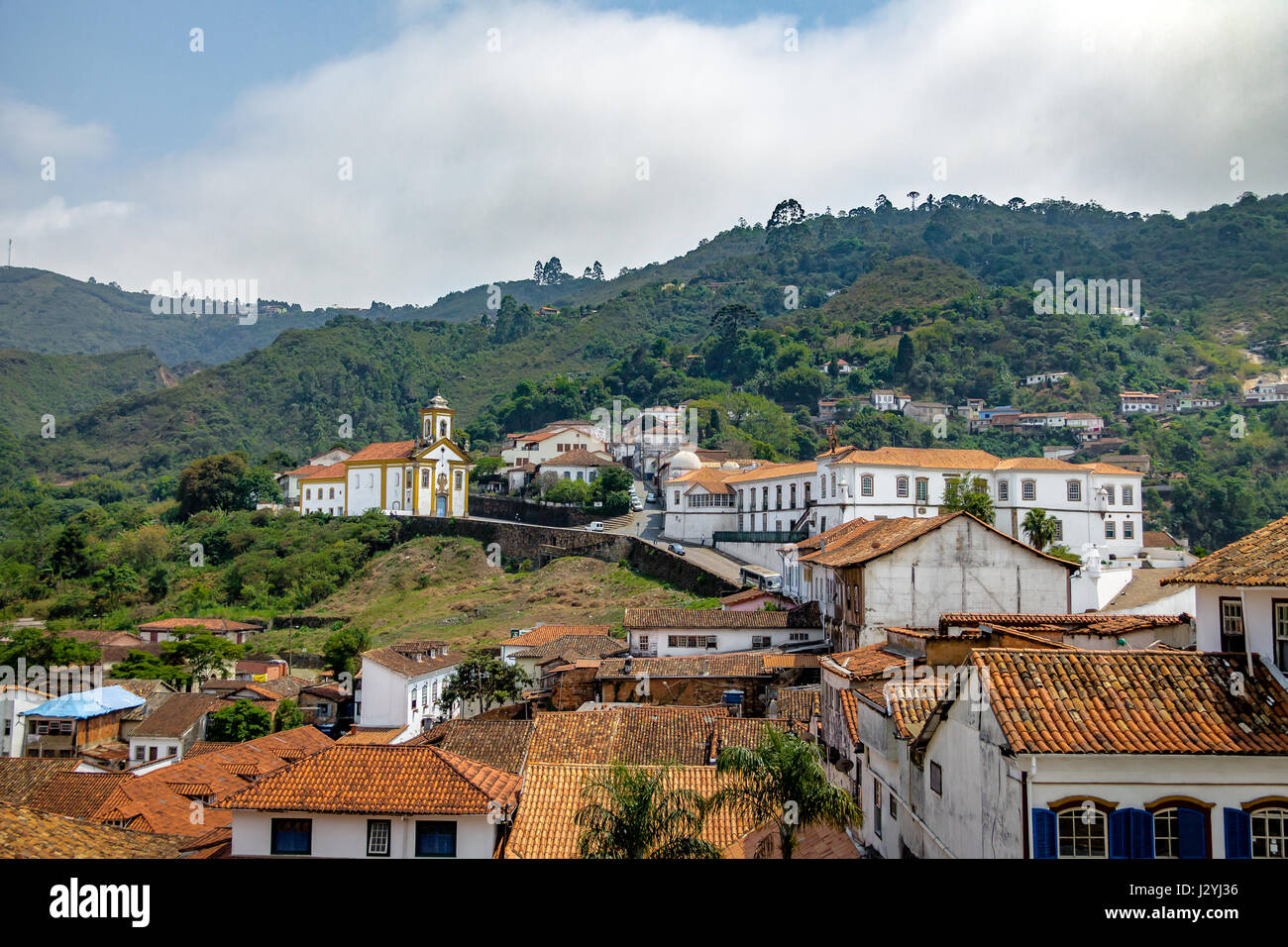 Ouro Preto Stadt und Merces de Cima Church - Ouro Preto, Minas Gerais, Brasilien Stockfoto