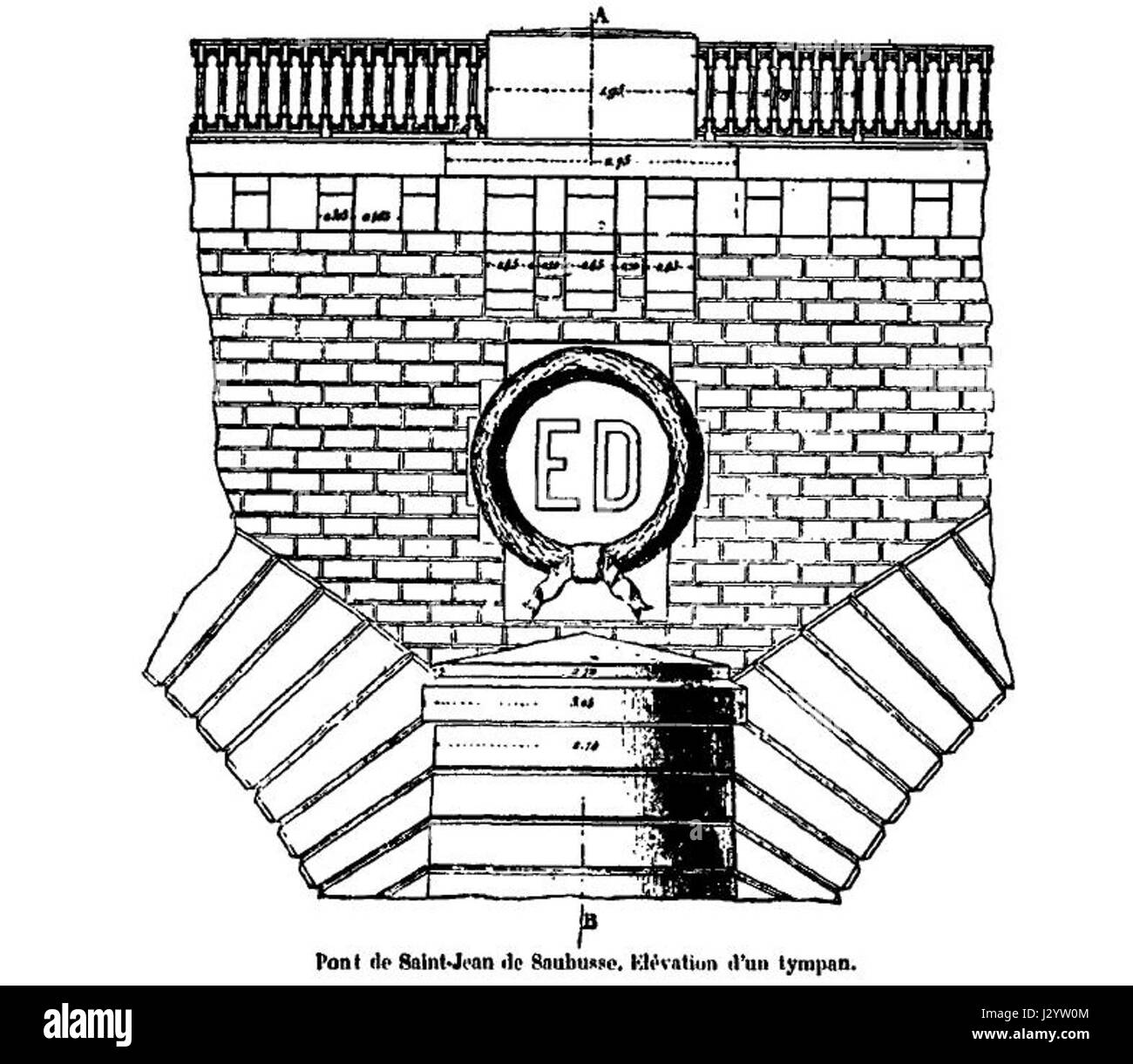Eine Kartusche Tympane ist ein dekoratives architektonisches Element, das typischerweise in der klassischen und Renaissance-Architektur zu finden ist. Es wird häufig verwendet, um Inschriften oder Skulpturen zu Rahmen, wodurch ein zentrales Motiv in einer Struktur hervorgehoben wird. Stockfoto