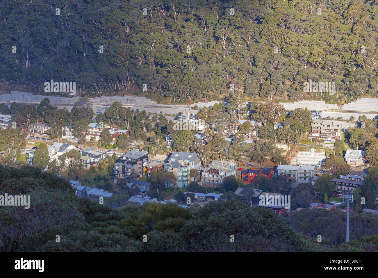 Thredbo Village von oben gesehen. Mount Kosciuszko National Park, Australien Stockfoto