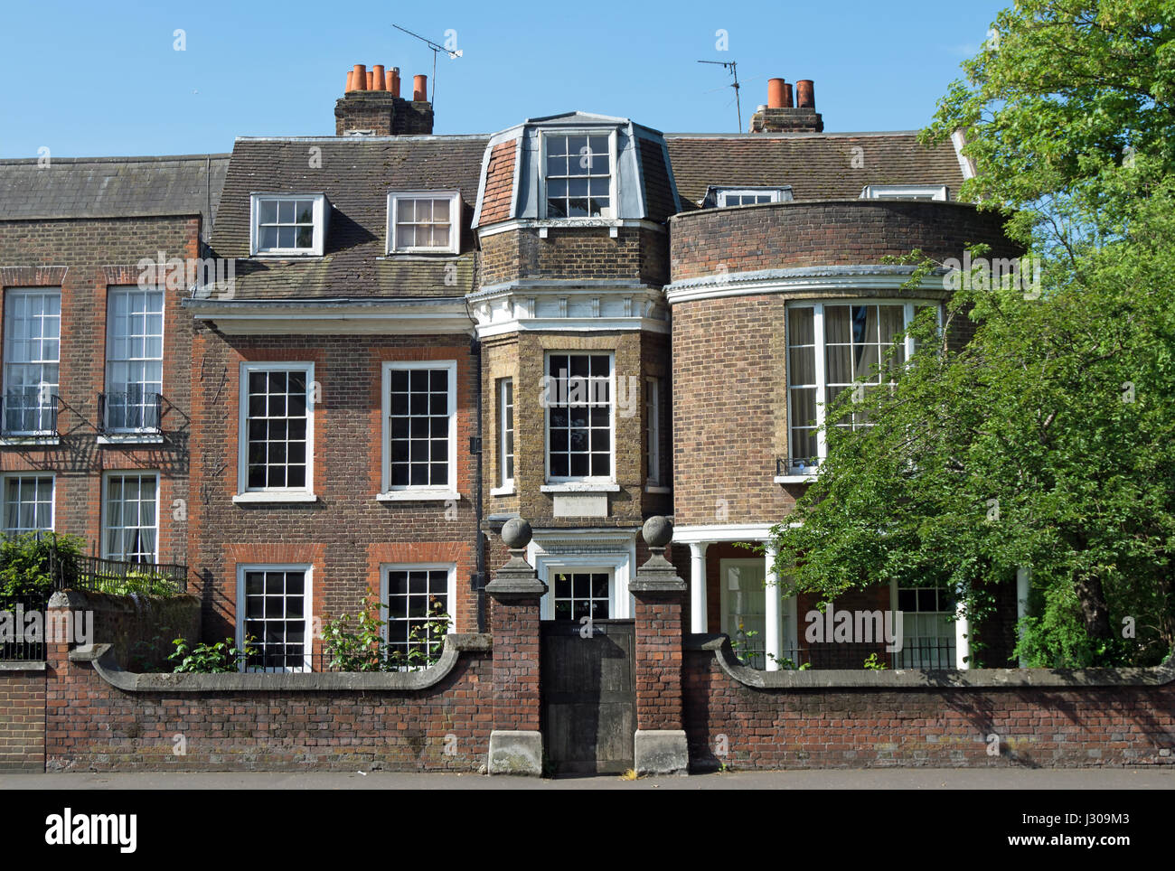 äußere Faraday House, die Gnade und Gunst Haus des Wissenschaftlers Michael Faraday von 1854 bis 1867, Hampton Court green, Middlesex, England Stockfoto