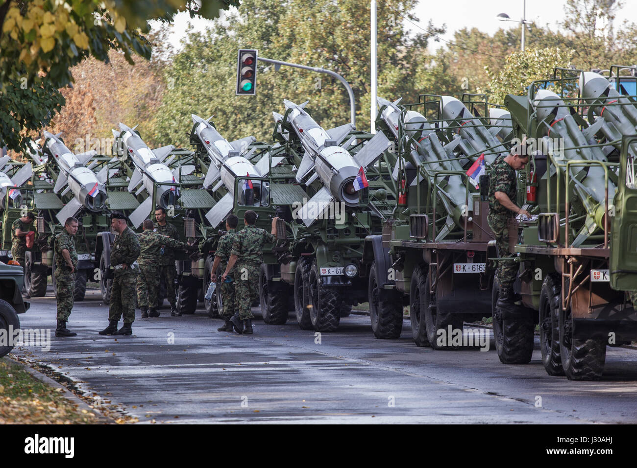 Belgrad, Serbien - 14. Oktober 2014: Serbische Luftverteidigung Raketen-System SA-3 auf der Straße von Belgrad, Vorbereitungen für eine militärische Parade in Belgrad auf Stockfoto