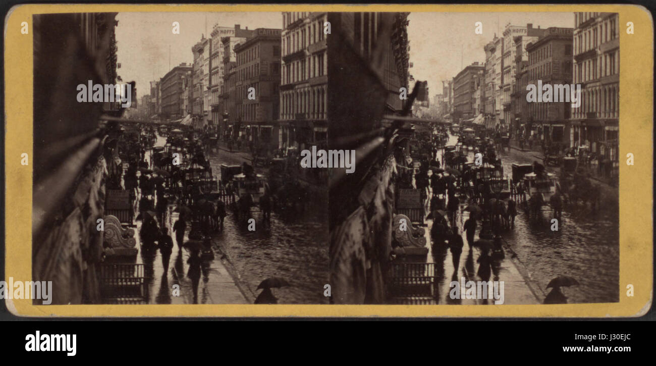 Albumenabdruck von E. & H.T. Anthony, der einen regnerischen Tag am Broadway, New York City, darstellt und das geschäftige urbane Leben bei schlechtem Wetter einfängt. Stockfoto