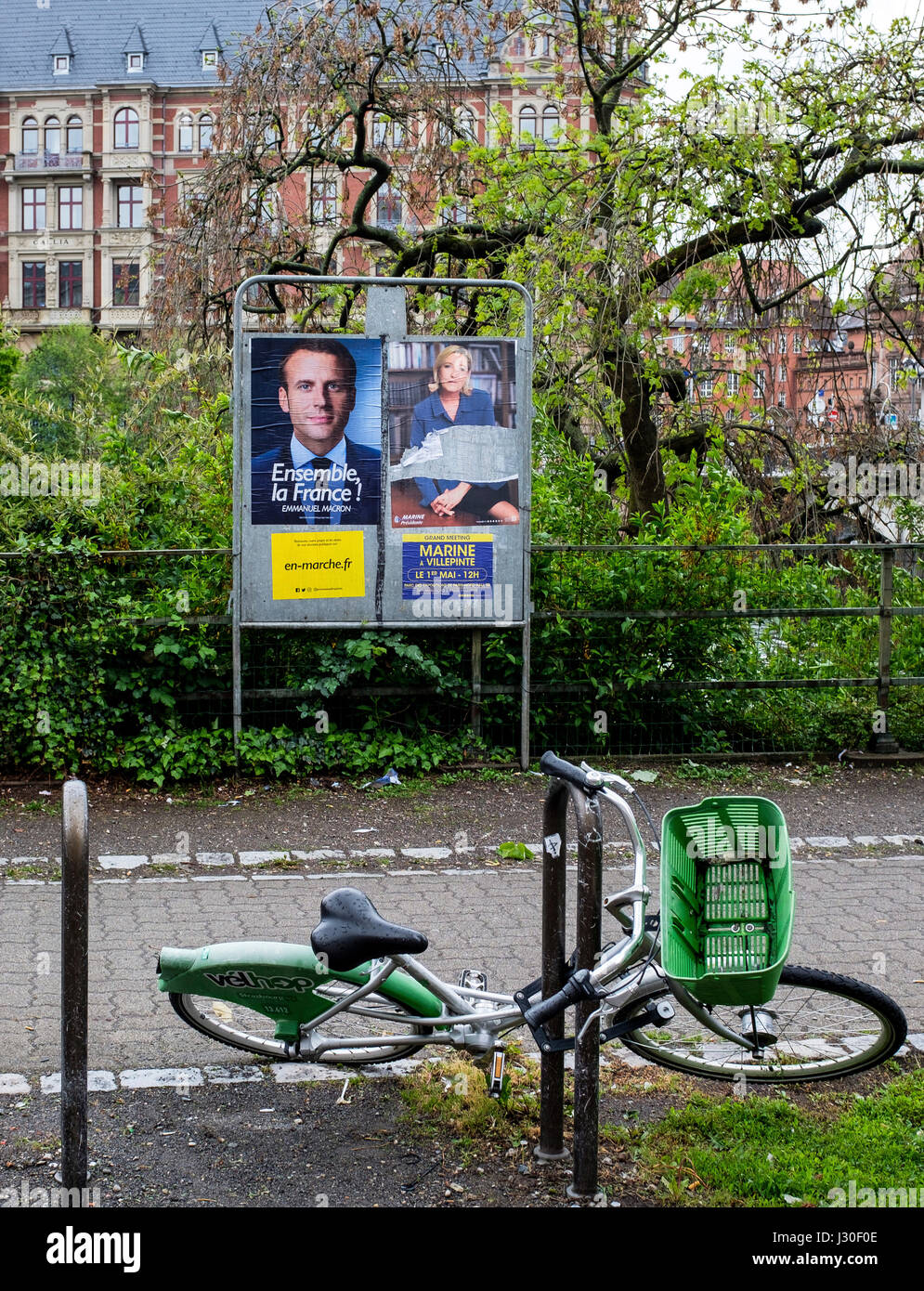 Straßburg, Emmanuel Längestrich, Marine Le Pen, Poster, 2 Finalist Kandidaten für den französischen Präsidenten Wahl Mai 2017, Elsass, Frankreich, Europa, Stockfoto