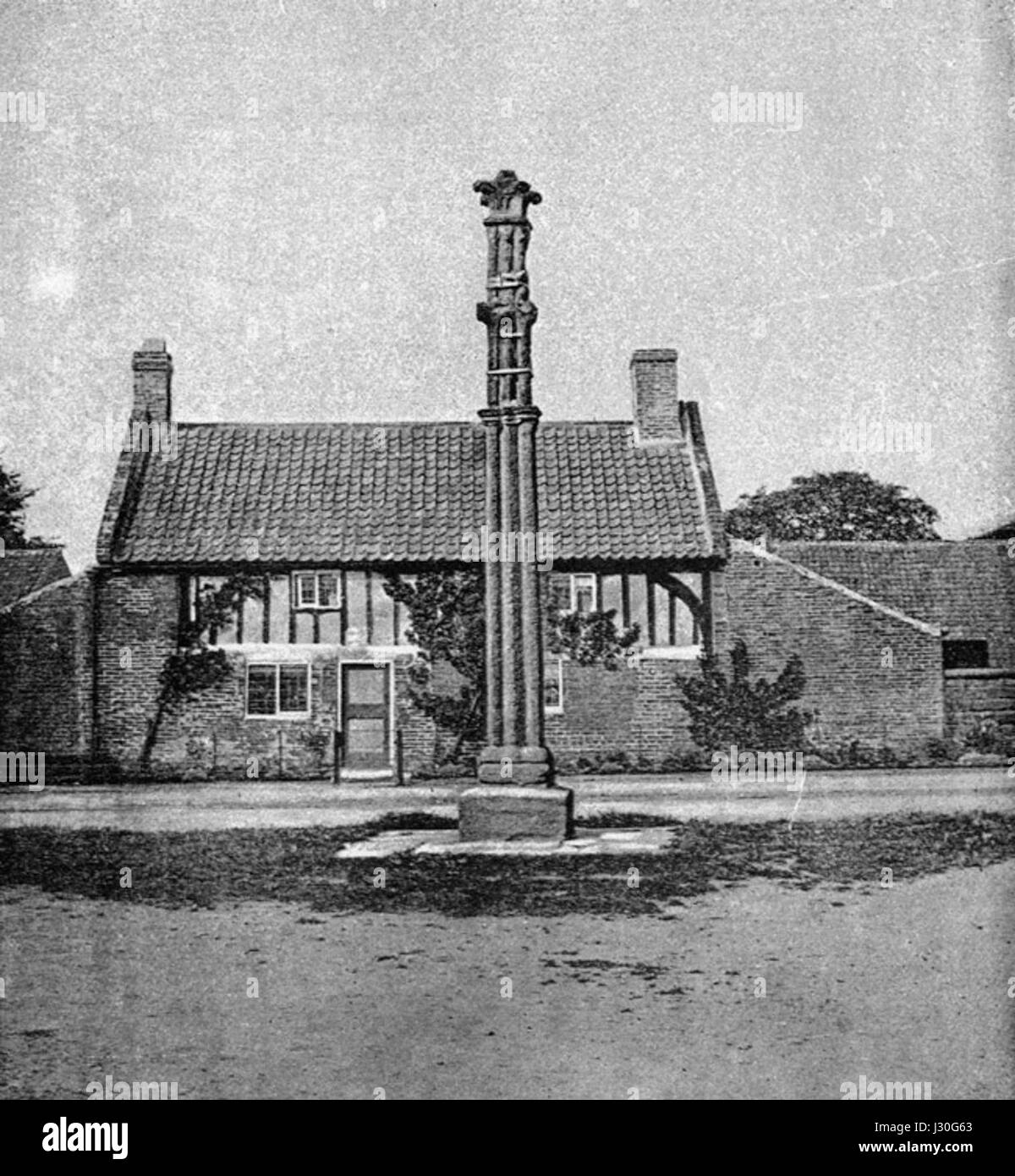 Das Battle Monument in Boroughbridge erinnert an die Schlacht von Boroughbridge (1322), ein wichtiges Ereignis in der englischen Geschichte, bei dem Truppen König Eduards II. Rebellen während des Ersten schottischen Unabhängigkeitskrieges besiegten. Stockfoto