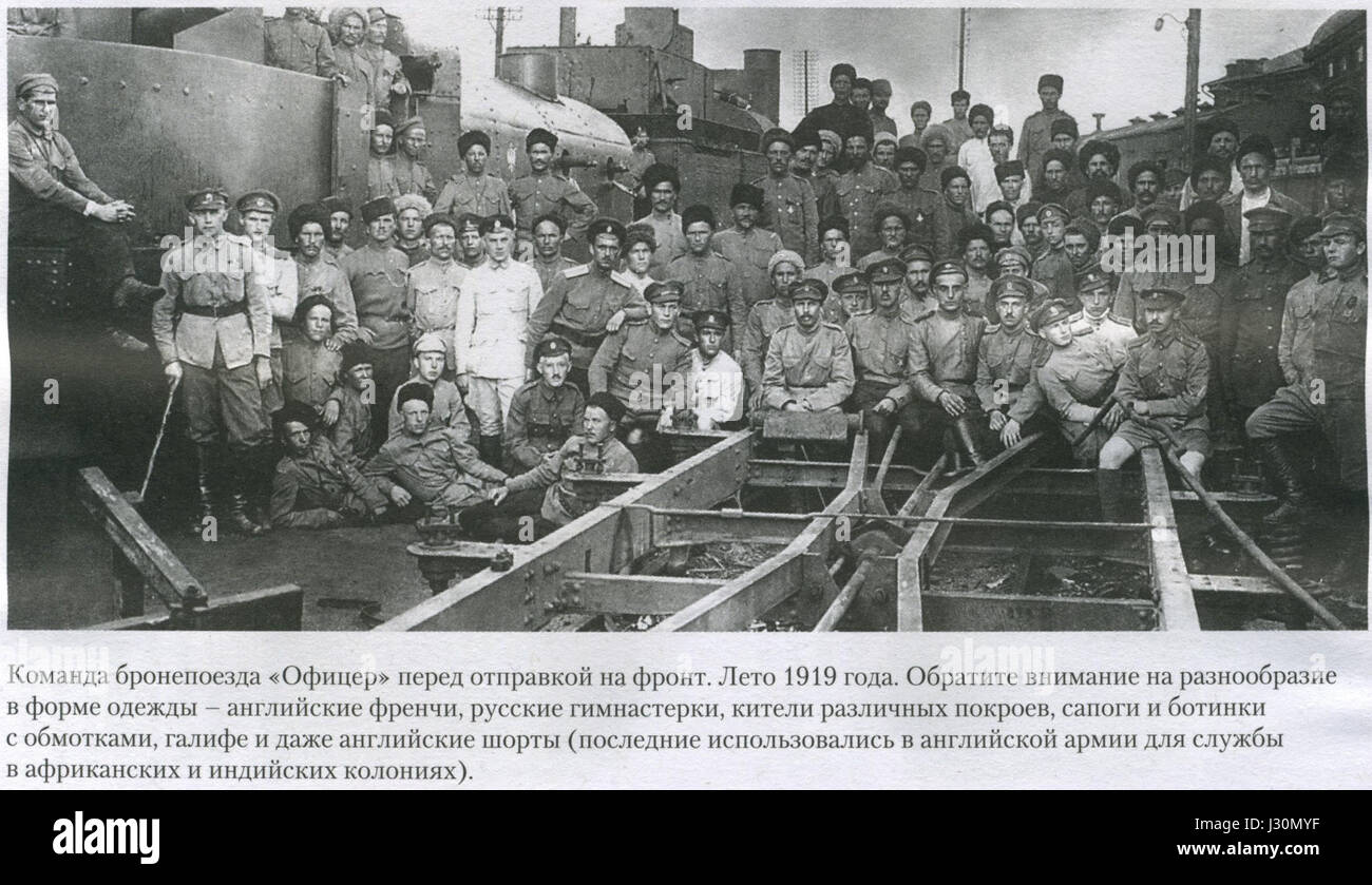 „Bronepoezd Oficer Komanda“ bezieht sich auf einen militärischen Panzerzug und dessen Offizierskommando während des frühen 20. Jahrhunderts, wahrscheinlich im Kontext der russischen oder osteuropäischen Militärgeschichte. Stockfoto