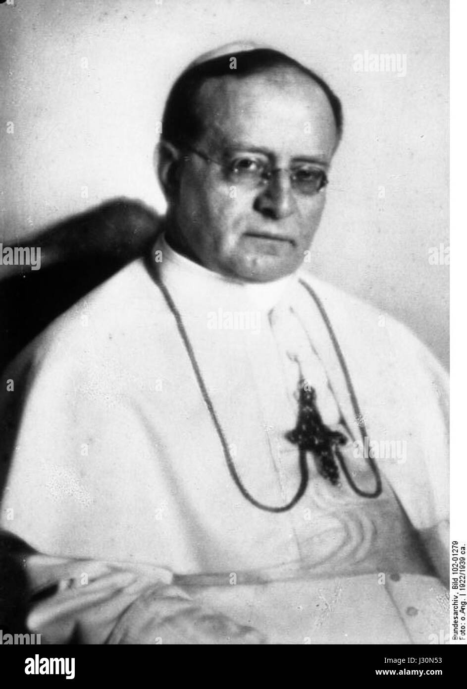 Dieses Foto aus dem Bundesarchiv zeigt Papst Pius XI., den Leiter der katholischen Kirche von 1922 bis 1939. Er ist bekannt für seine diplomatischen Initiativen, insbesondere durch den Lateranvertrag. Stockfoto