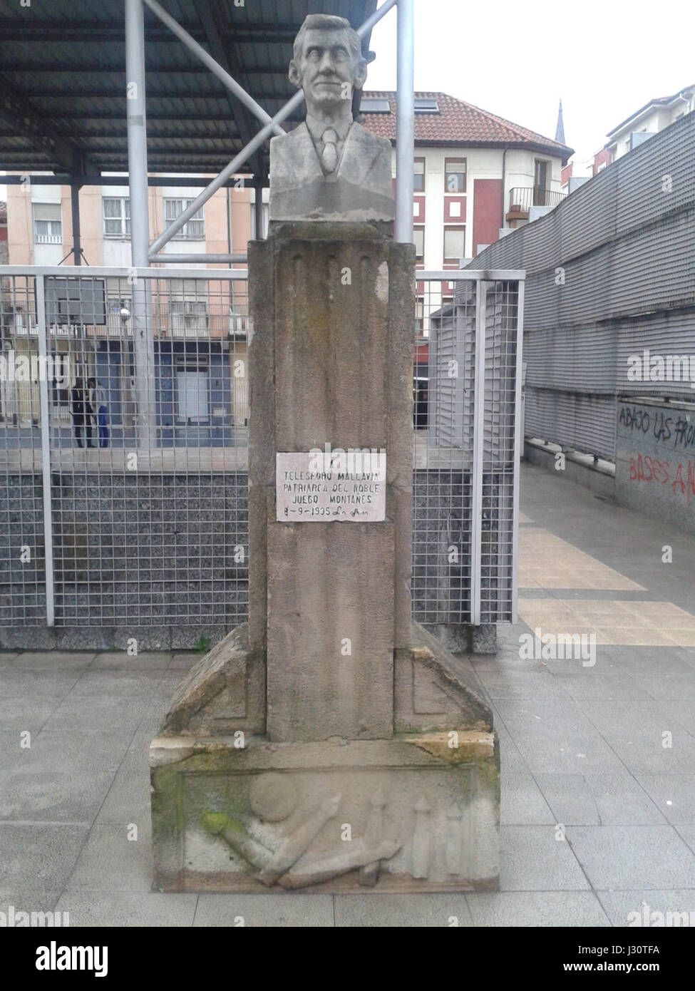 Diese Büste erinnert an das 1935 gegründete Telesforo Mallavia. Er würdigt Mallavias Beiträge, die möglicherweise als Figur von kultureller, politischer oder historischer Bedeutung in der Region gelten. Stockfoto