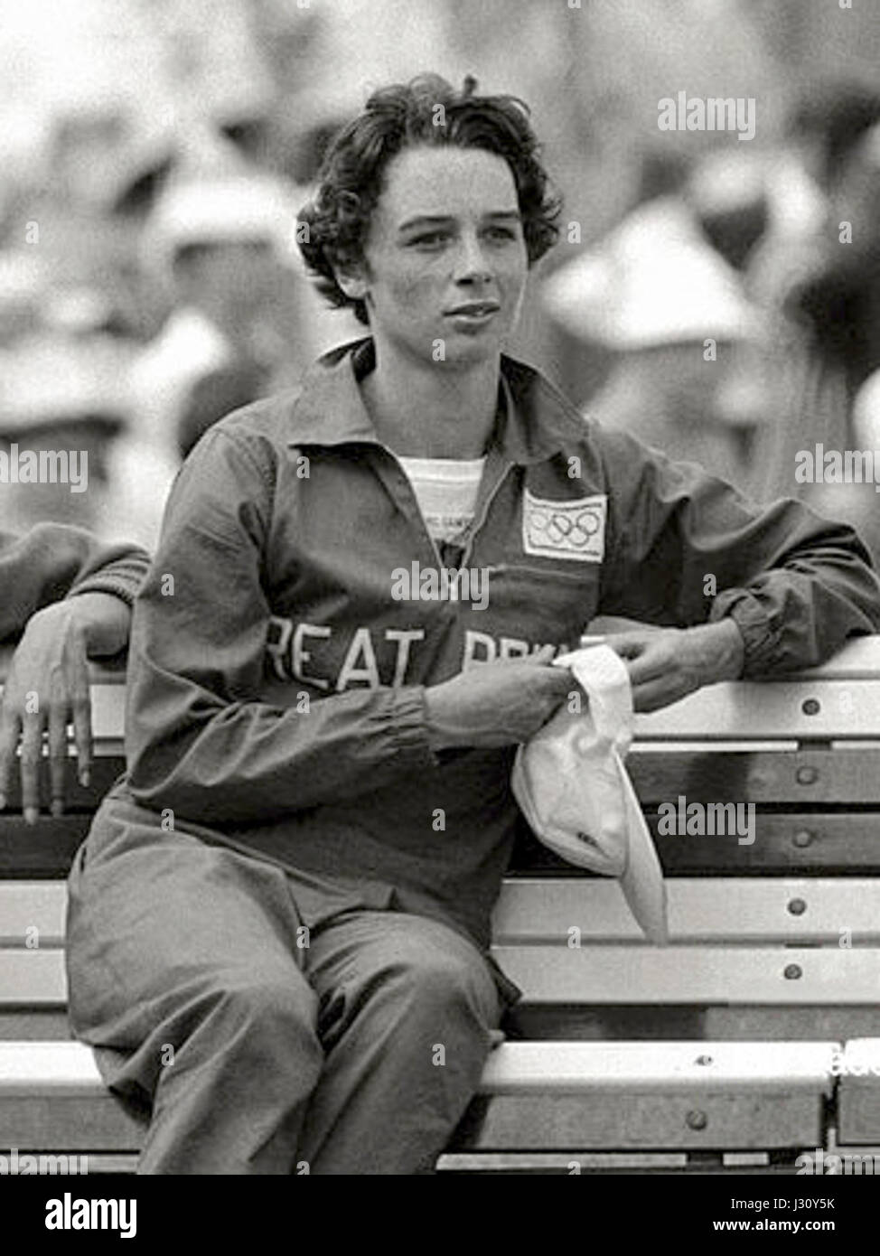 Dieses Bild von Dorothy Hyman, aufgenommen 1960, zeigt die sportliche Leistungsfähigkeit der britischen Sprinterin während ihrer Spitzenjahre. Sie war bekannt für ihre Erfolge im Leichtathletik-Bereich, insbesondere bei den 100-m- und 200-m-Veranstaltungen. Stockfoto
