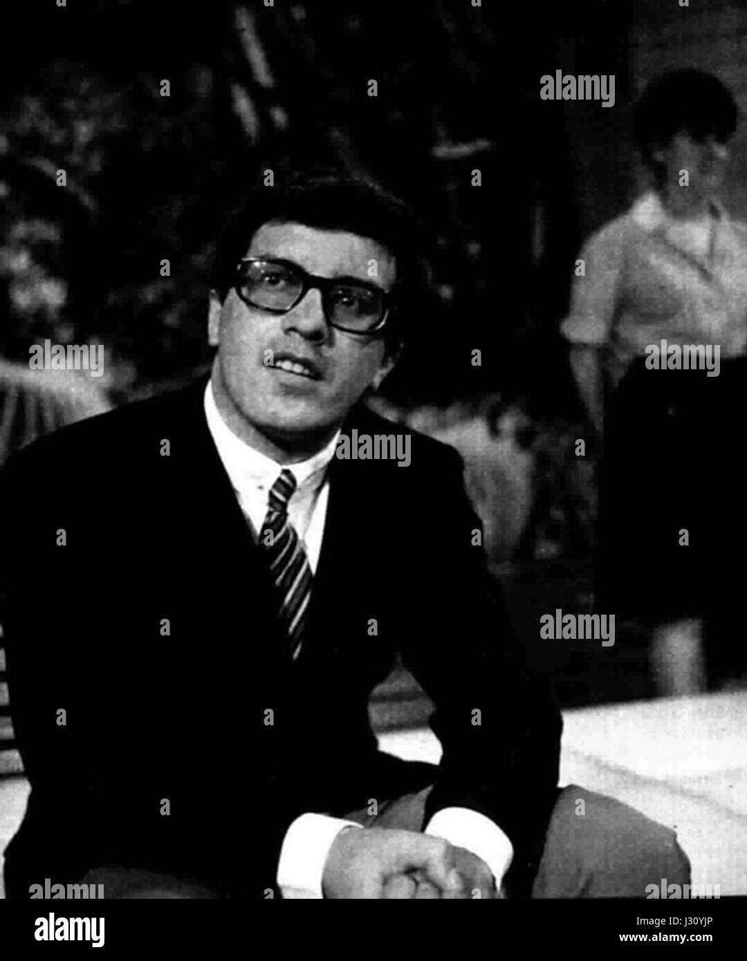 Peppino di Capri ist ein italienischer Sänger und Komponist, der vor allem in den 1960er und 1970er Jahren für seine Beiträge zur italienischen Musikszene bekannt ist Seine Musik, eine Mischung aus Pop und traditionellen italienischen Melodien, wurde in ganz Europa populär. Peppino di Capri ist mit Hits wie Napule Ã¨ und I Love You bekannt. Er ist eine bekannte Persönlichkeit in der Musikindustrie, die für sein Talent und seinen Einfluss auf die italienische Popmusik gefeiert wird. Stockfoto