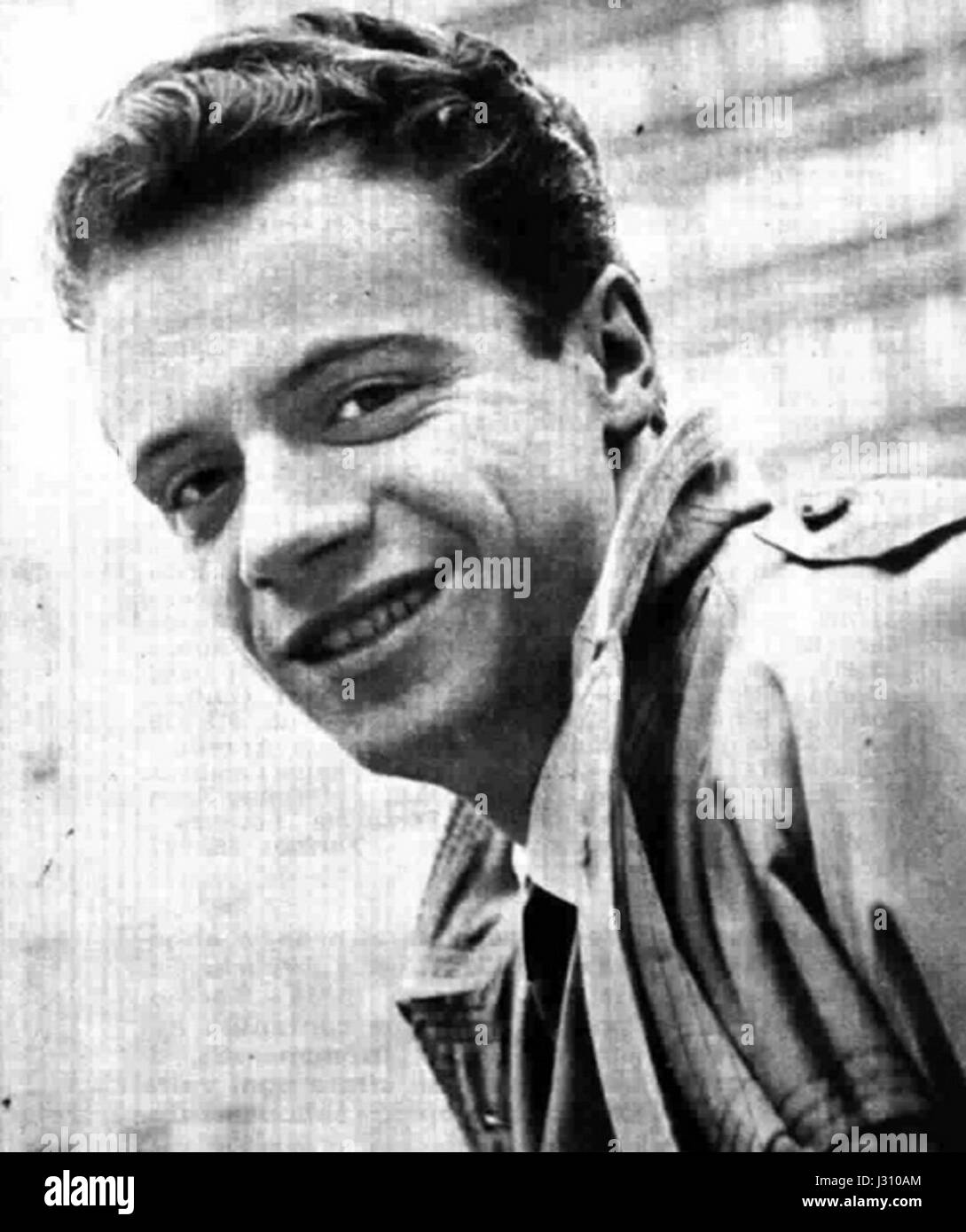 Johnny Dorelli ist ein berühmter italienischer Sänger, Schauspieler und Fernsehcharakter, der für seine Beiträge zur Musik und Unterhaltung bekannt ist. Seine Karriere erstreckt sich über mehrere Jahrzehnte, und er erlangte durch seine vielseitigen Auftritte in musikalischen und theatralischen Produktionen Popularität. Stockfoto