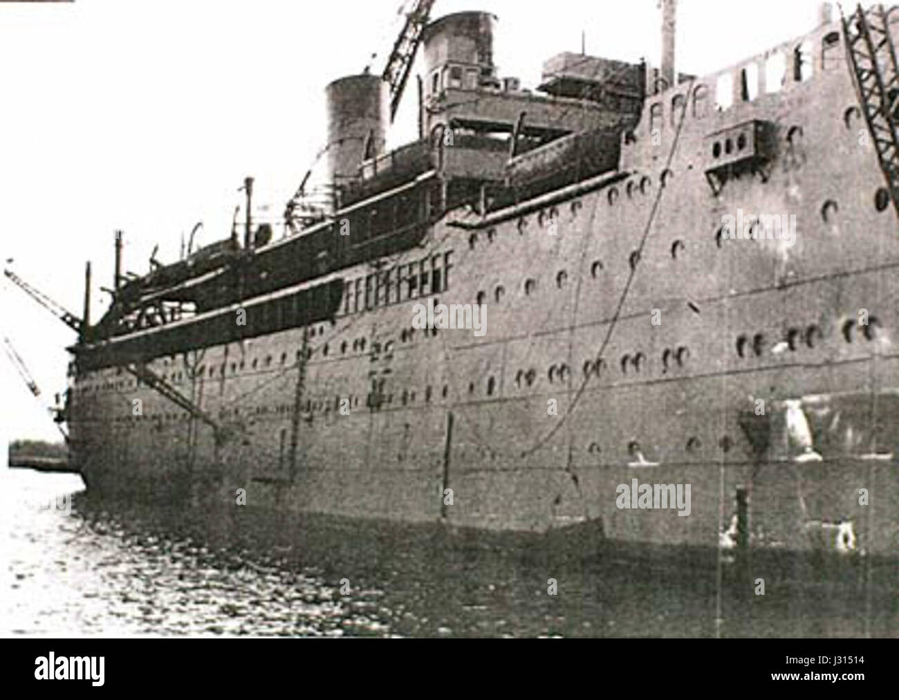 Die Arandora Star war ein britisches Schiff, das 1940 während des Zweiten Weltkriegs sank, nachdem es von einem deutschen U-Boot torpediert worden war. Sie beförderte Kriegsgefangene und Zivilisten, was zu tragischen Verlusten an Menschenleben führte. Stockfoto