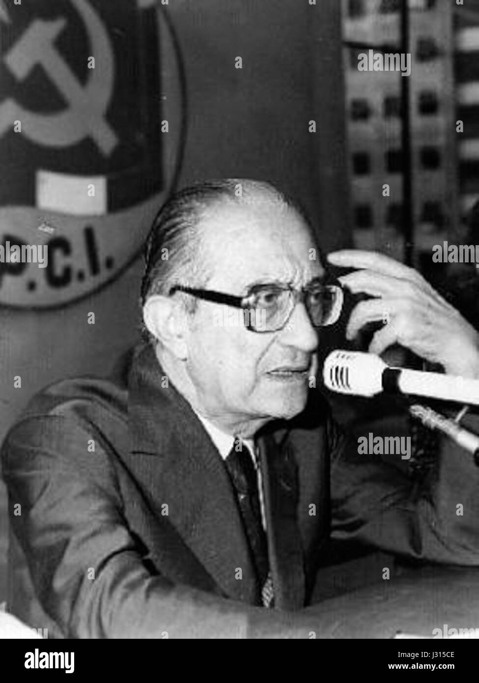 Argan Politico ist eine politische Illustration, die das politische Klima der damaligen Zeit widerspiegelt. Es präsentiert einen satirischen Kommentar zu Regierungsführung, politischen Persönlichkeiten und gesellschaftlicher Dynamik und bietet Einblicke in die politische Atmosphäre der Periode. Stockfoto