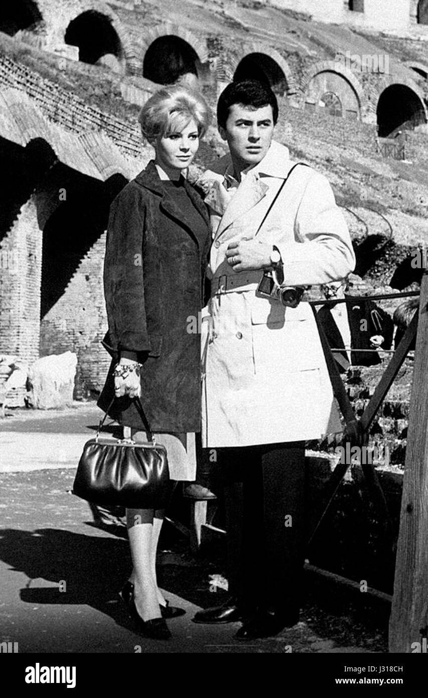 James Darren, ein US-amerikanischer Schauspieler und Sänger, heiratete am 6. Februar 1960 die dänische Schönheitskönigin Evy Norlund in der St. Patrick’s Cathedral in New York. Das Paar blieb 64 Jahre verheiratet, bis Darrens Tod 2024 verstarb. Stockfoto