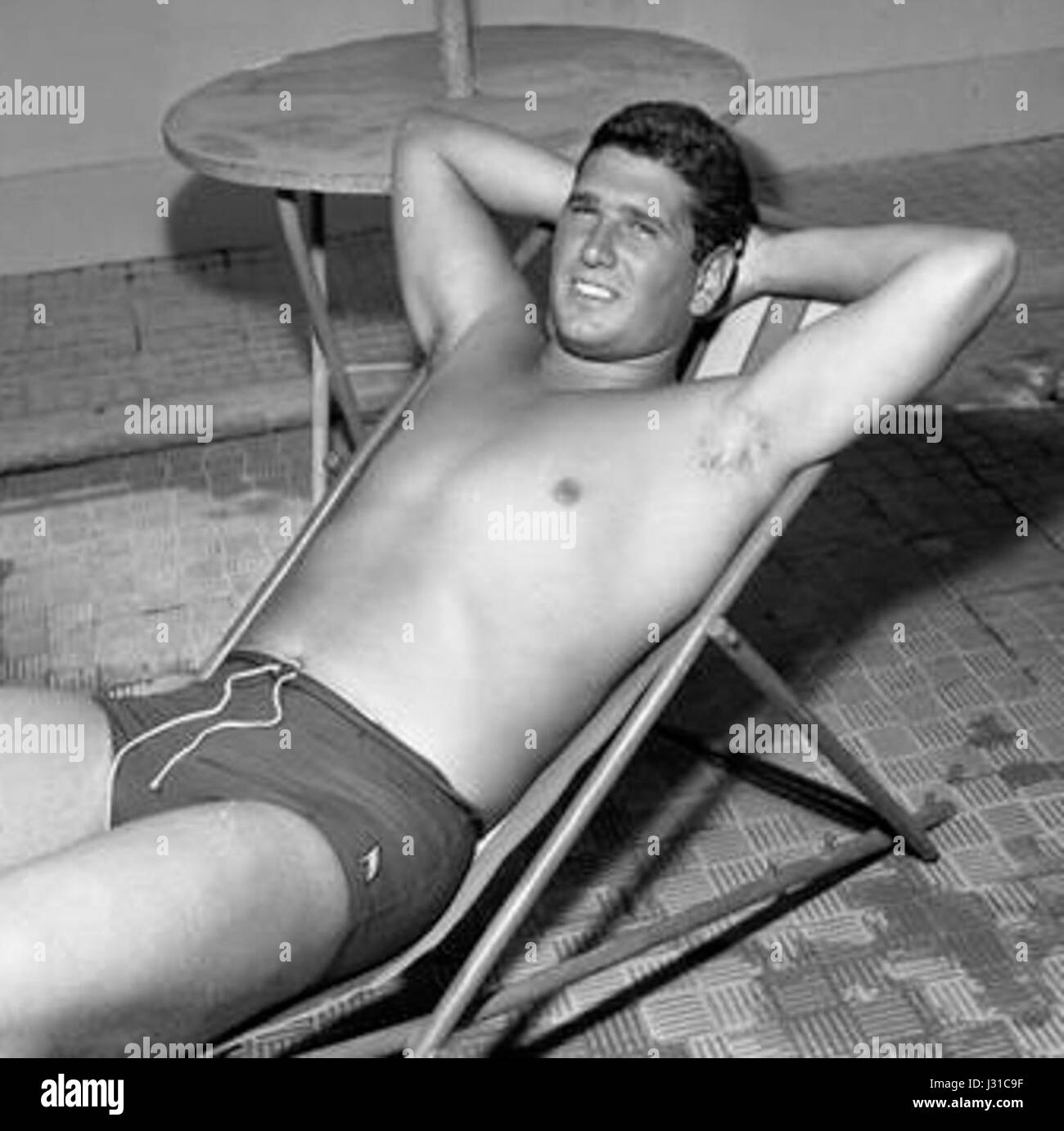 Fritz Dennerlein (1960) war eine prominente Figur der deutschen Kunst im 20. Jahrhundert. Dennerlein ist für seinen innovativen Stil bekannt und thematisiert modernistische Themen und erforscht die Grenzen des künstlerischen Ausdrucks. Stockfoto