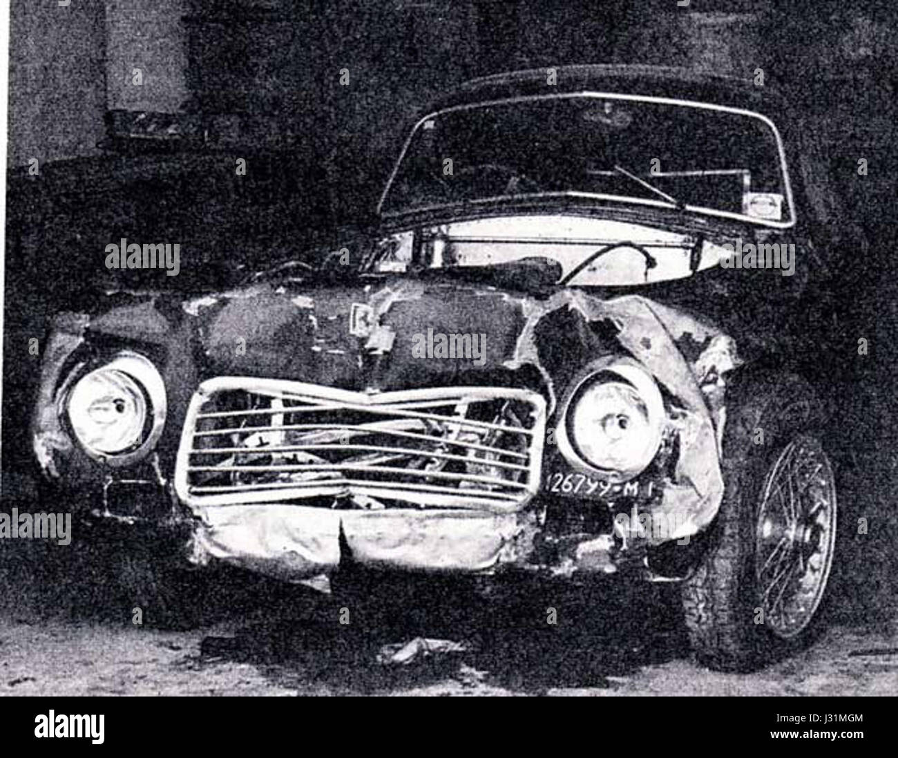 Der Ferrari 166S SN003S ist ein Oldtimer-Rennwagen, der bei einem Unfall von Bianchetti verwickelt war. Er zeichnet sich durch seinen historischen Wert in der Automobilwelt und seine Beteiligung an frühen Motorsportveranstaltungen aus. Stockfoto