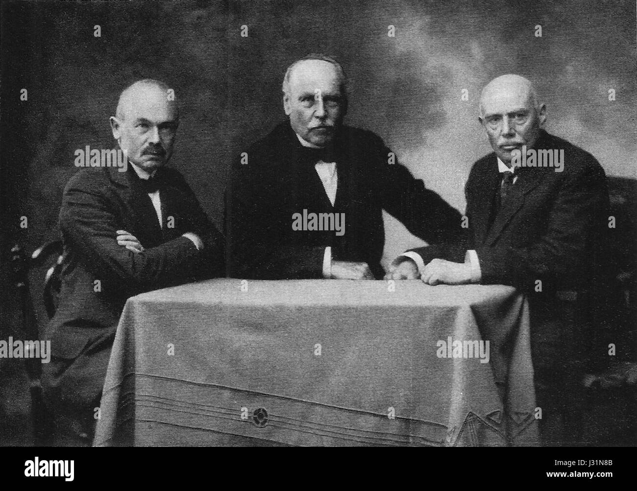 Der „B53 Victor“ bezieht sich auf ein Fahrzeugmodell aus den 1930er Jahren, wahrscheinlich ein in Deutschland hergestelltes Auto oder Flugzeug, entworfen von Eugen und Richard Kommerell. Dieses Stück ist ein Produkt der Technik und des Designs des frühen 20. Jahrhunderts und spiegelt die technologischen Innovationen dieser Zeit wider. Stockfoto