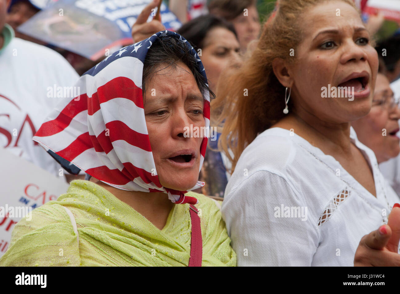 Washington, DC, USA. 1. Mai 2017. Eine große Anzahl von Einwanderern und Anhänger, unter der Leitung von CASA in Aktion, sammelten sich und marschierten ins Weiße Haus für Rechte von Zuwanderern, an diesem internationalen Tag der Arbeiter. Bildnachweis: B Christopher/Alamy Live-Nachrichten Stockfoto