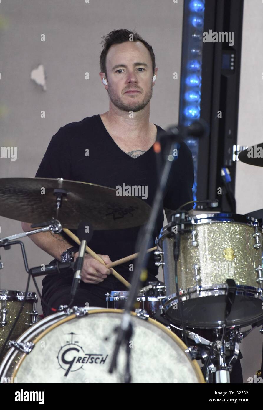 New York, NY, USA. 2. Mai 2017. Eddie Fisher auf der Bühne für NBC Today Show-Konzert mit One Republic, Rockefeller Plaza, New York, NY 2. Mai 2017. Bildnachweis: Derek Sturm/Everett Collection/Alamy Live-Nachrichten Stockfoto