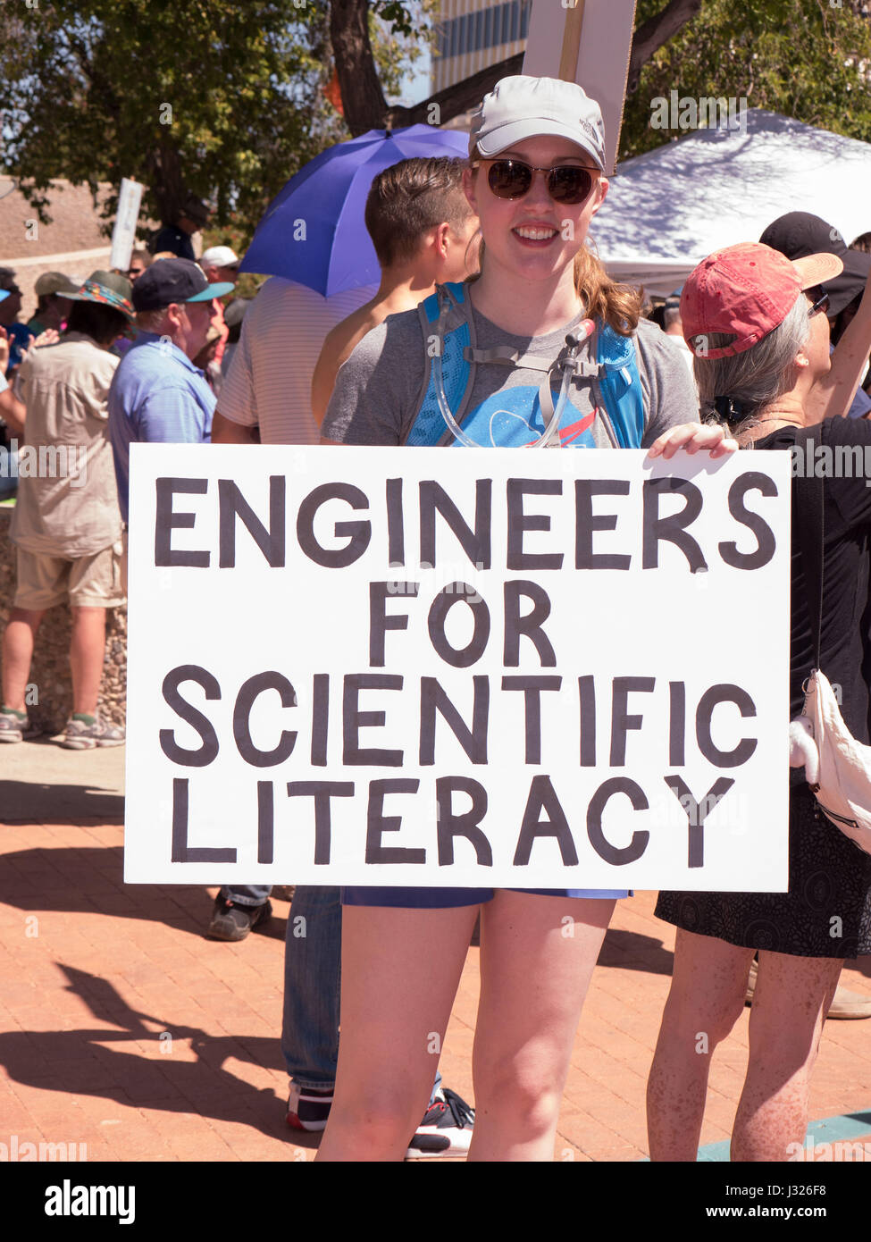 US-Bürger mit Protest Zeichen bei Rallye/März für die Wissenschaft am Earth Day 2017 in Arizona, USA. Stockfoto