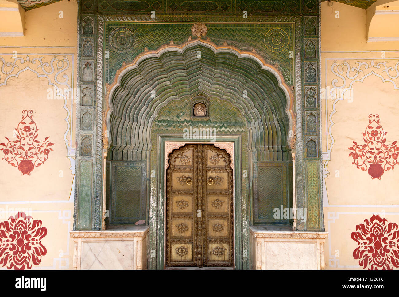 Die grünes Tor (oder Frühling Tor) in der City Palace Jaipur in Rajasthan, Indien. Stockfoto