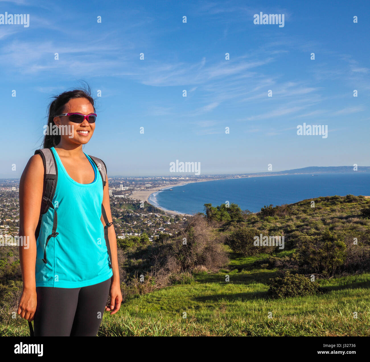 Wanderer an der East Topanga Fire Road, die man über den Los Leones Trail (auch Liones genannt) im Topanga State Park in Südkalifornien erreicht Stockfoto