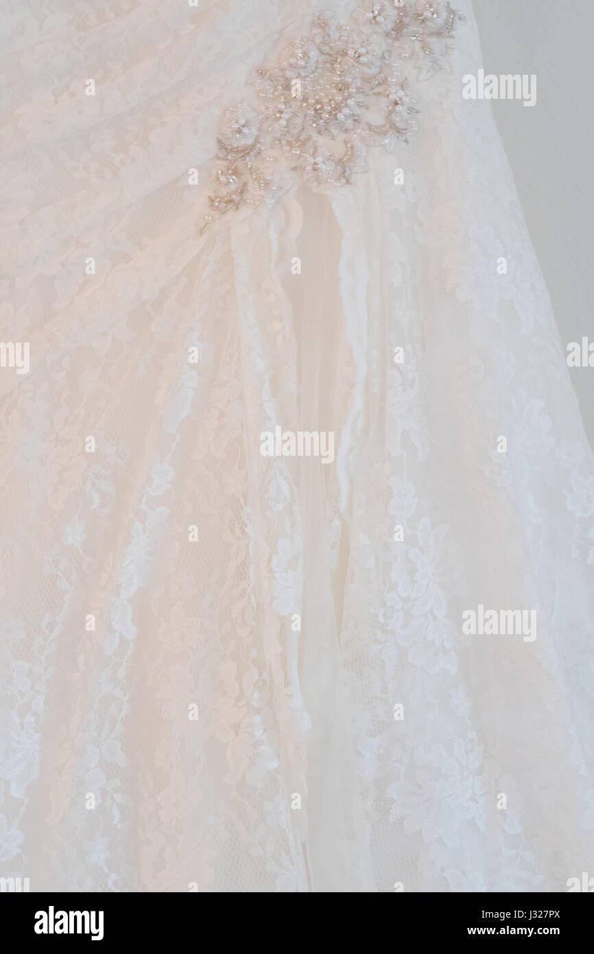 Benutzerdefinierte weißes Brautkleid Stockfoto