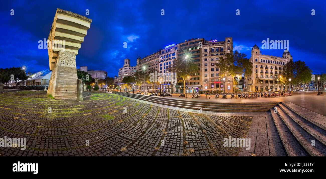 BARCELONA, Spanien - 17. November 2014: Denkmal für Francesc Macia an der Placa de Catalunya. Der Platz hat eine Fläche von ca. 50.000 m2 und die co Stockfoto