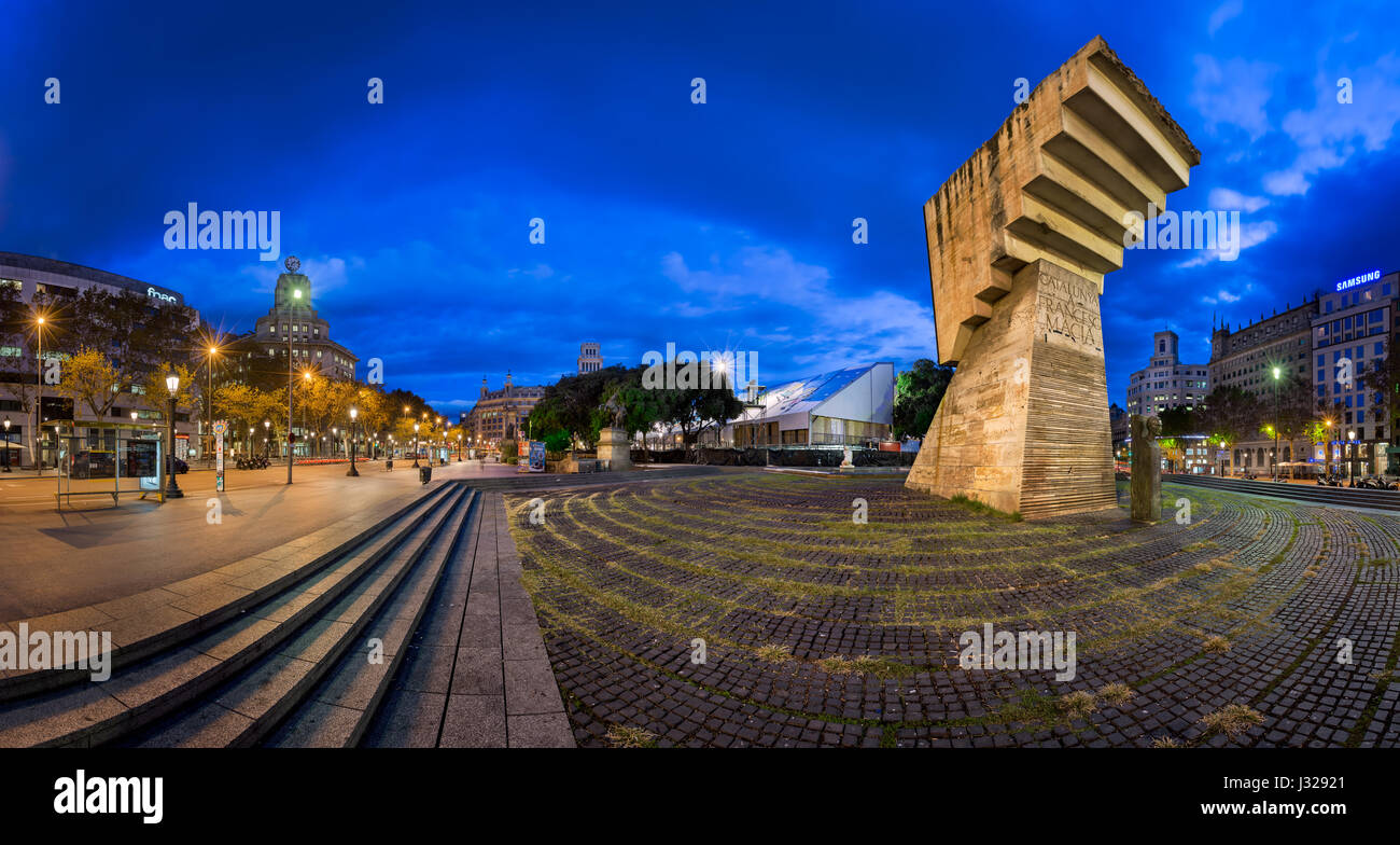 BARCELONA, Spanien - 17. November 2014: Denkmal für Francesc Macia an der Placa de Catalunya. Der Platz hat eine Fläche von ca. 50.000 m2 und die co Stockfoto