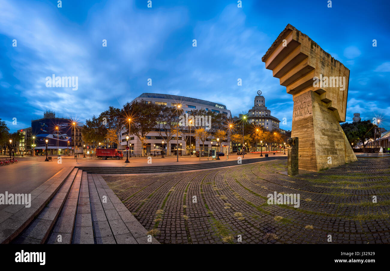 BARCELONA, Spanien - 17. November 2014: Denkmal für Francesc Macia an der Placa de Catalunya. Der Platz hat eine Fläche von ca. 50.000 m2 und die co Stockfoto