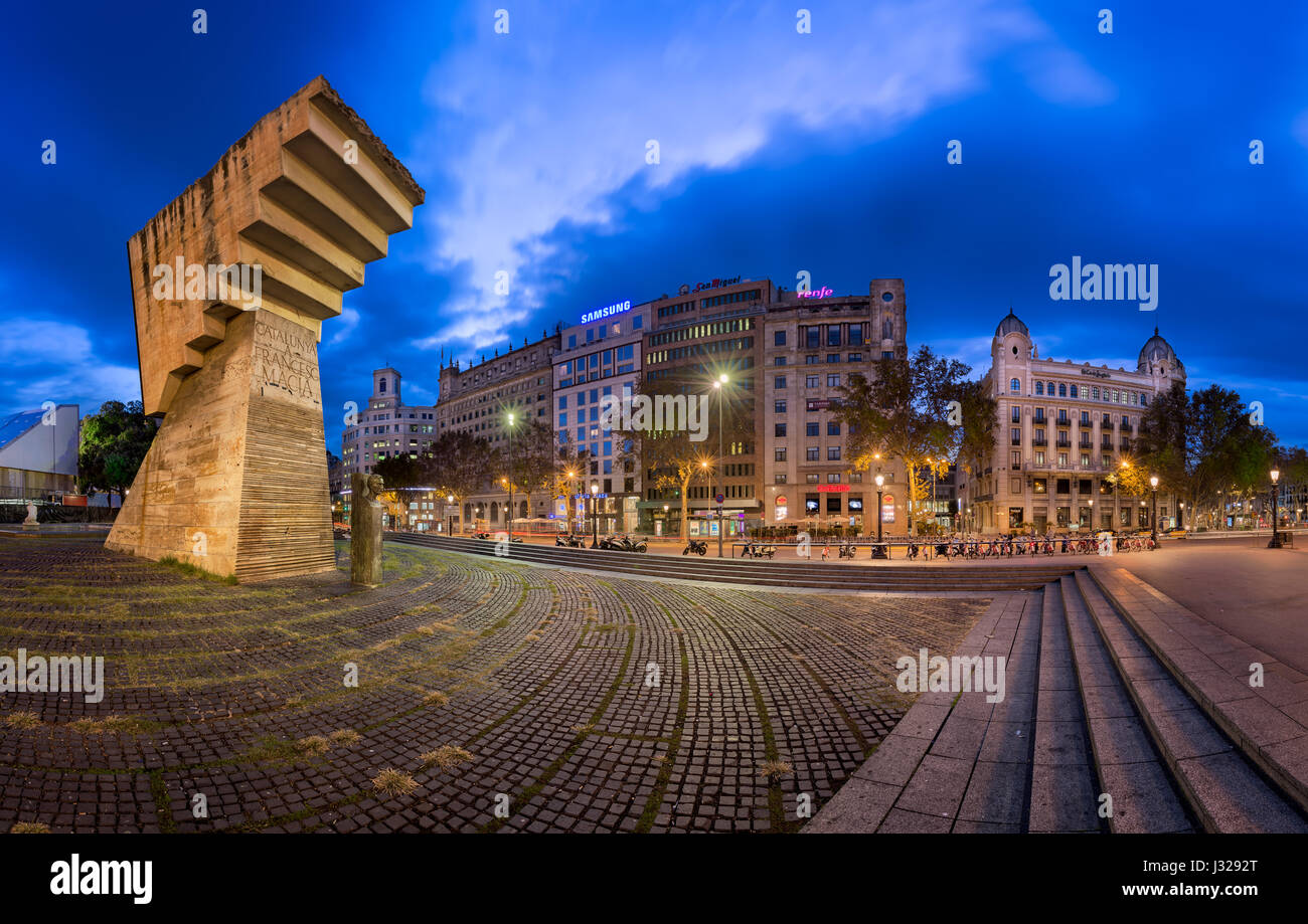 BARCELONA, Spanien - 17. November 2014: Denkmal für Francesc Macia an der Placa de Catalunya. Der Platz hat eine Fläche von ca. 50.000 m2 und die co Stockfoto
