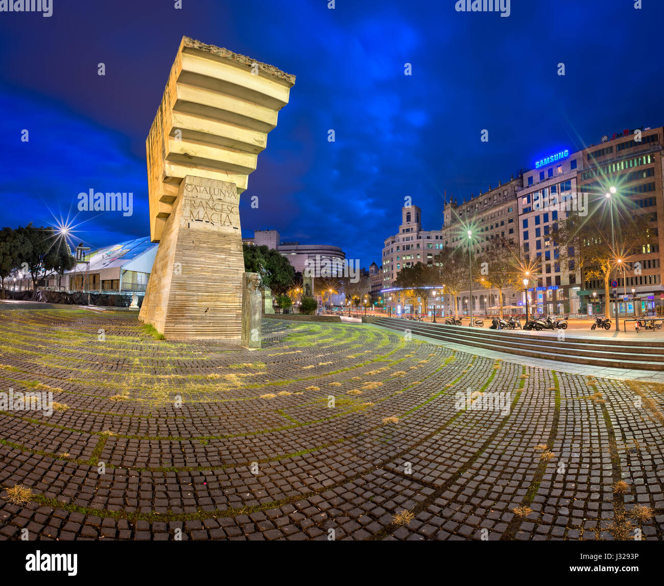 BARCELONA, Spanien - 17. November 2014: Denkmal für Francesc Macia an der Placa de Catalunya. Der Platz hat eine Fläche von ca. 50.000 m2 und die co Stockfoto