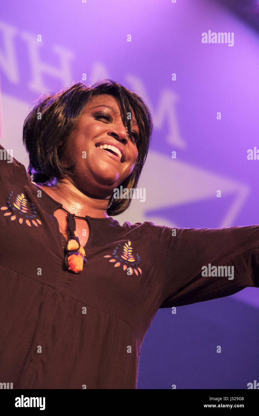 Mica Paris durchführen am Cheltenham Jazz Festival, April 29, Cheltenham, UK. 2017 Stockfoto