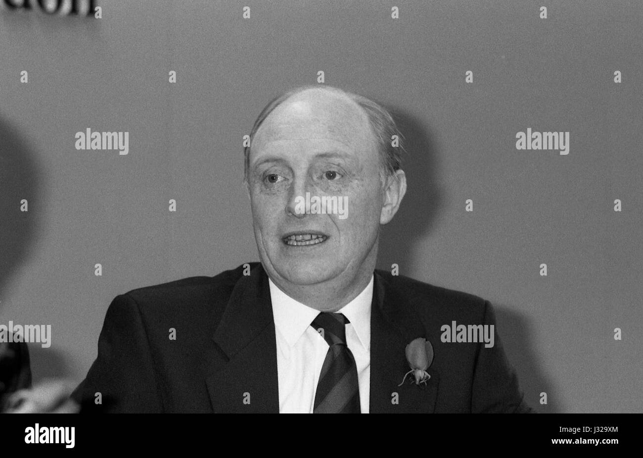 Rt Hon. Neil Kinnock, Führer der Arbeitspartei, besucht eine Party-Pressekonferenz in London, England am 29. Januar 1990. Stockfoto