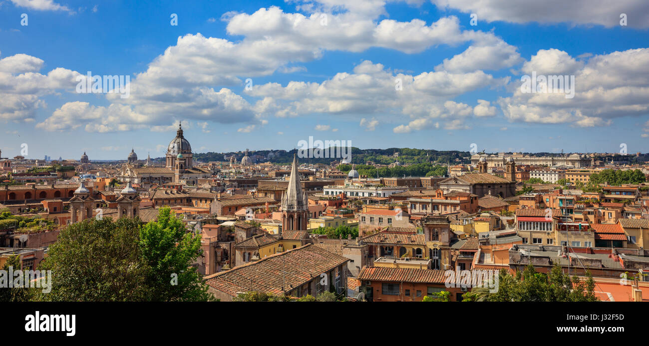 Rom, Italien - Luftbild auf blauen Himmelshintergrund Stockfoto