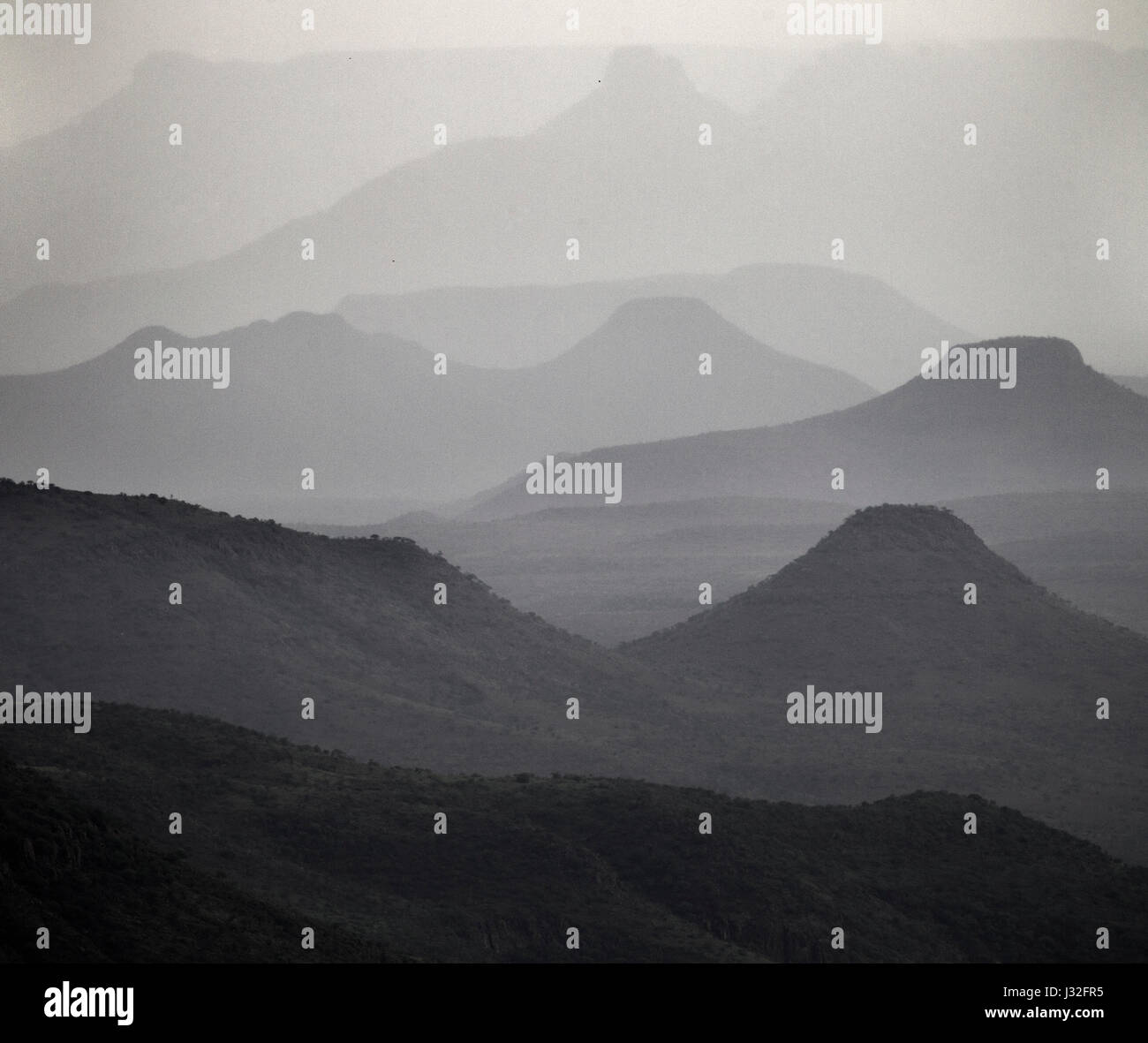 Namibia in der Kunene Region Damaraland, Grootberg Plateau mit Blick auf das Flusstal Klip Stockfoto