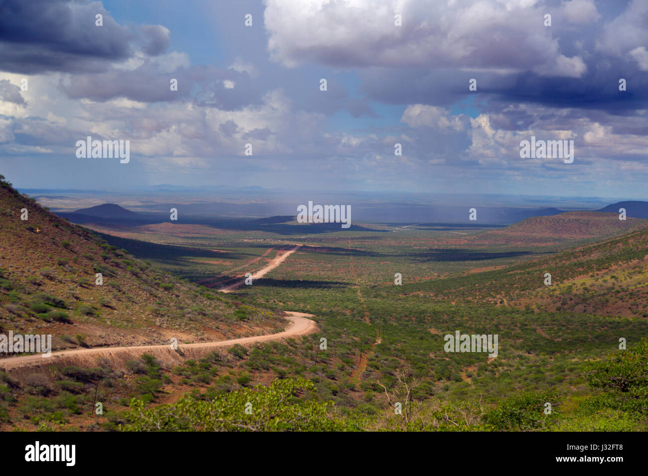 Namibia in der Kunene Region Damaraland, Grootberg Plateau mit Blick auf das Flusstal Klip Stockfoto
