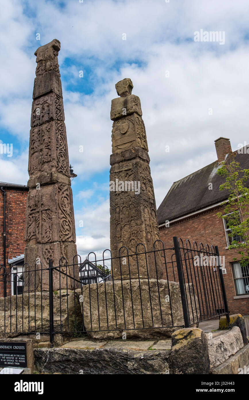 Sächsischen Kreuze in der malerischen Stadt Sandbach in South Cheshire England Stockfoto