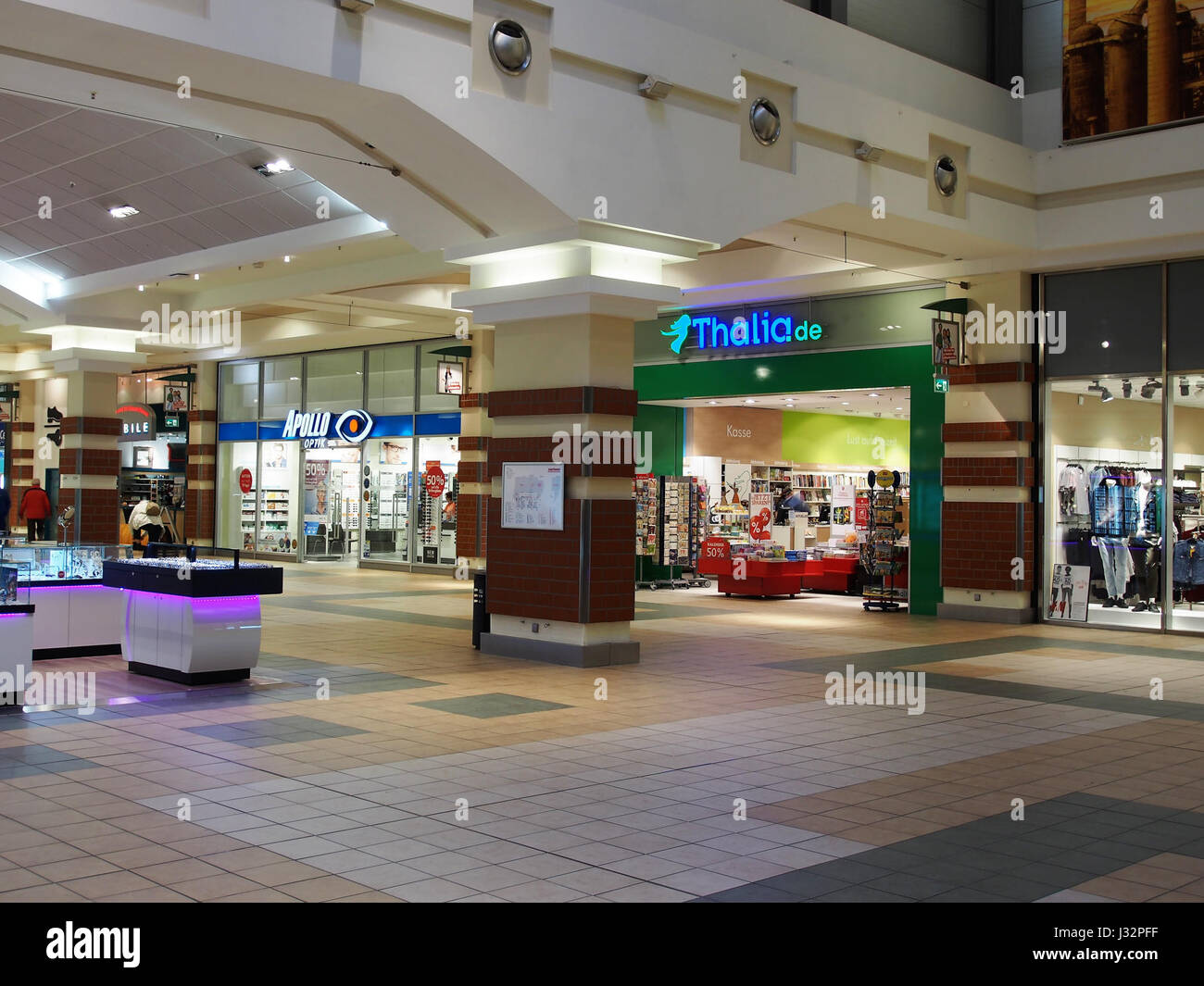 Dieses Bild zeigt den Saarbasar Thalai, ein bemerkenswertes optisches Phänomen, das mit den Apollo-Missionen assoziiert ist. Es handelt sich um eine spezialisierte Studie über Weltraumforschung und optische Technologie, die in der Weltraumwissenschaft eingesetzt wird. Stockfoto