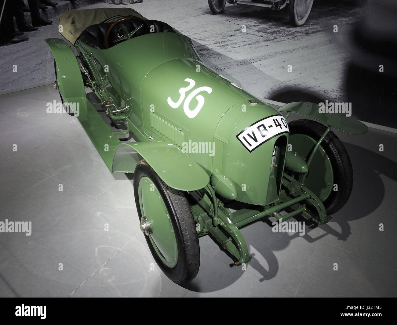 Der Benz Prince Heinrich 1910, ein Oldtimer mit 4-Zylinder-Motor und 80 PS, der 126 km/h erreichen kann Dieses Fahrzeug ist Teil der frühen Automobilgeschichte und zeigt fortschrittliche Ingenieurskunst der damaligen Zeit. Stockfoto