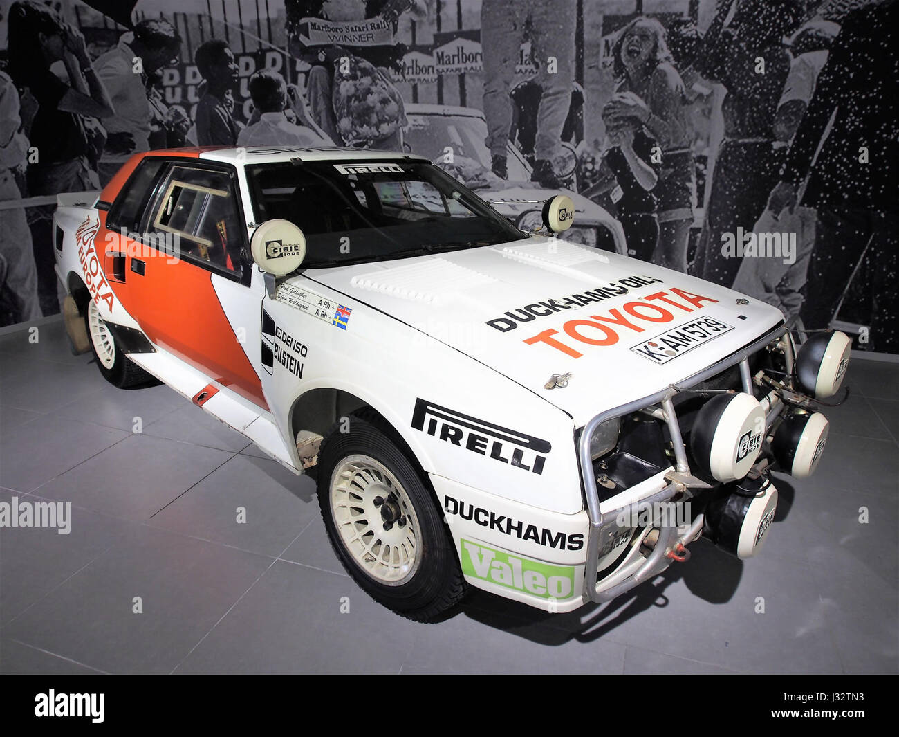 Ein Bild des 1983er Toyota Celica Coupe GT-TS, ein Rallyefahrzeug der Gruppe B, das mit einem 4-Zylinder-Turbomotor mit 2,1 Liter Hubraum ausgestattet ist und Geschwindigkeiten von bis zu 370 km/h ermöglicht Stockfoto